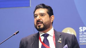 Oman’s minister of commerce, industry and investment promotion, Qais bin Mohammed al Yousef, announces the new plant which will process over 150 tonnes of copper annually